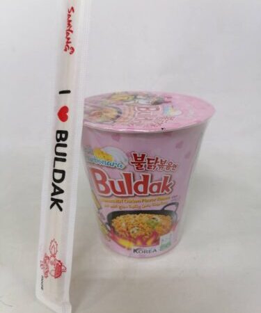 اندومي كوري كاسة بنكهة دجاج كاريبو